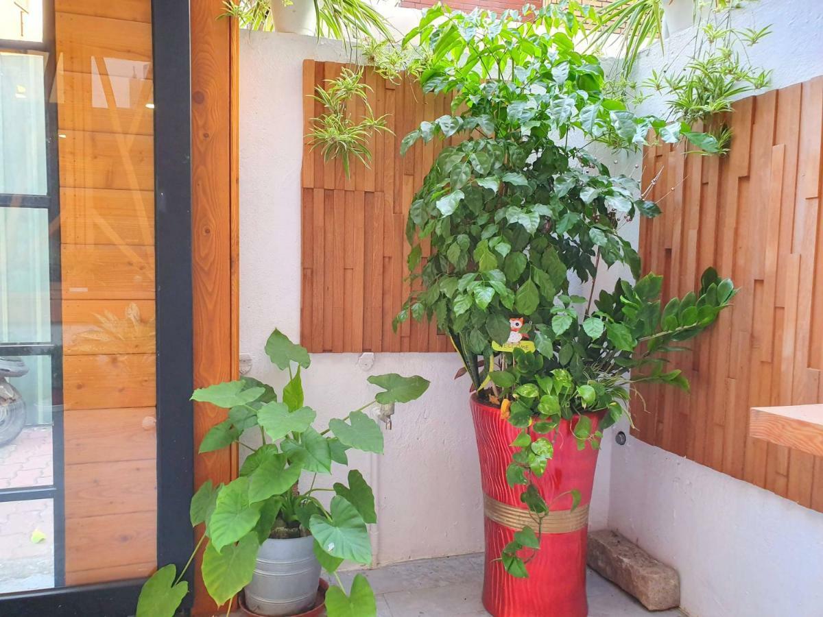 Bed and Breakfast Honey House Tainan Exterior foto